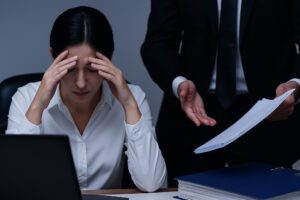 Mobbing sul lavoro: a chi rivolgersi e come difendersi